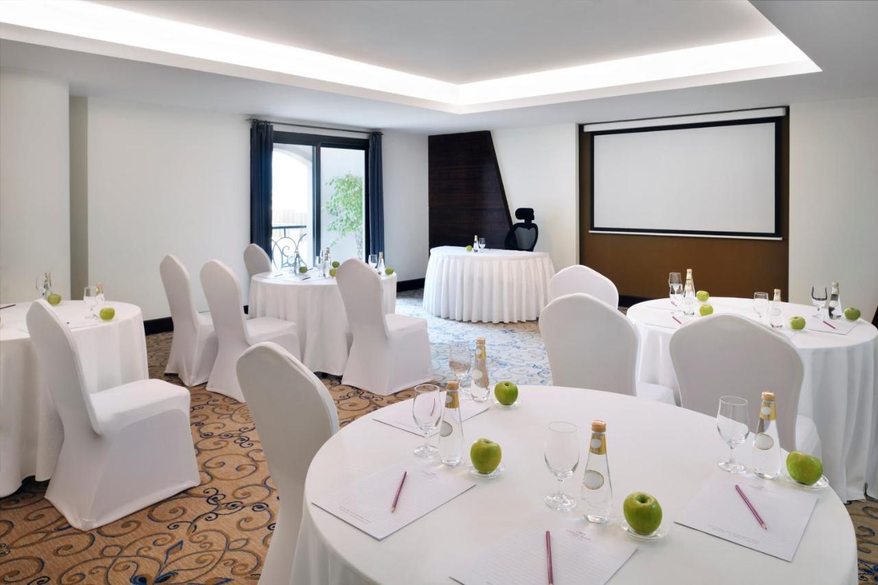होटल Crowne Plaza Al Waha By Ihg 4*