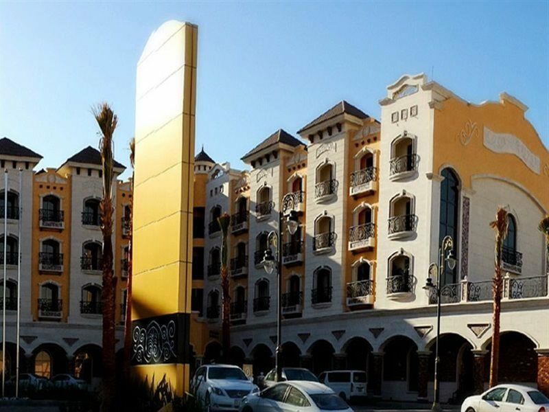 Crowne Plaza Al Waha By Ihg होटल